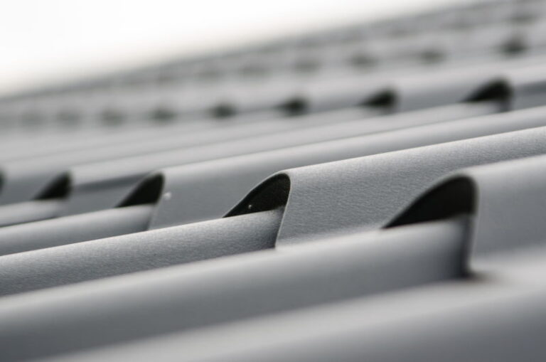 Read more about the article Metal Roofing vs Shingle Roofing: Which is Better?